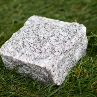 Granite Setts Silver Grey 100x100x50mm (approx 720/Crate or 9m2)